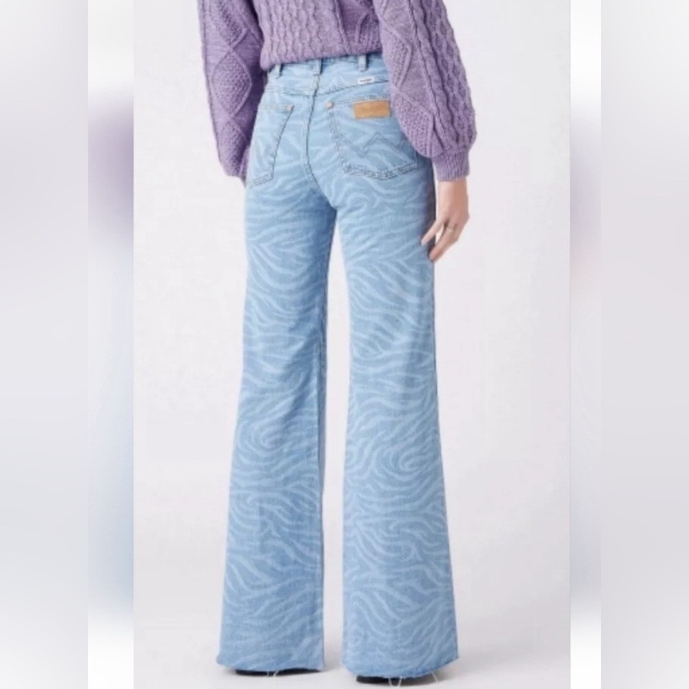 Wrangler FP Women's Meow Laser Tiger Print Wanderer Flare Jean Wide Anthropologi - Picture 7 of 10
